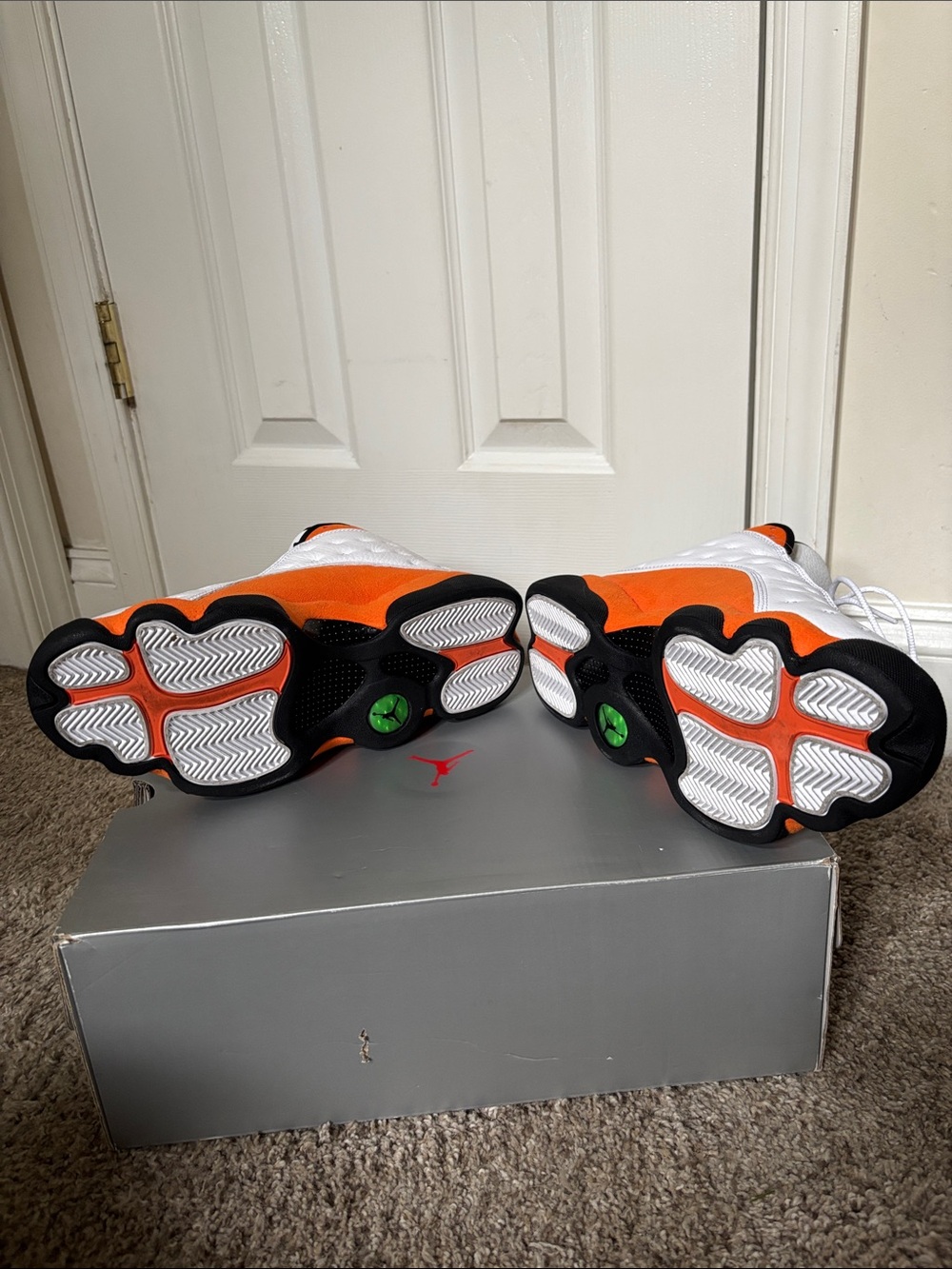 Air Jordan 13 Retro Mens size 9.5 White and Orange Basketball Shoe - Picture 9 of 9